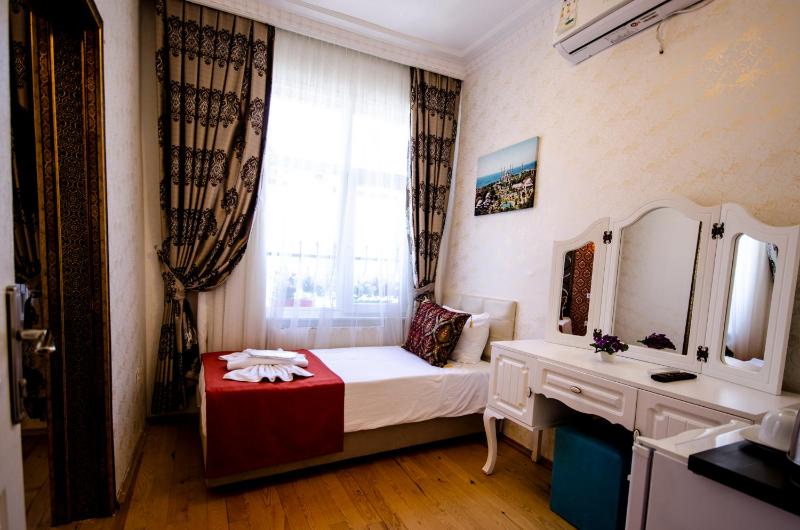 Deluxe Quadruple Room image 4