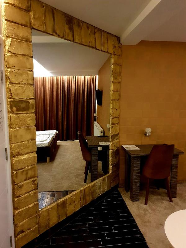 Twin Room image 3