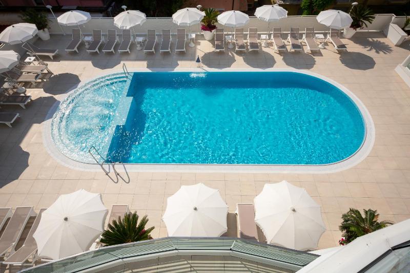 International Beach Hotel - image 14