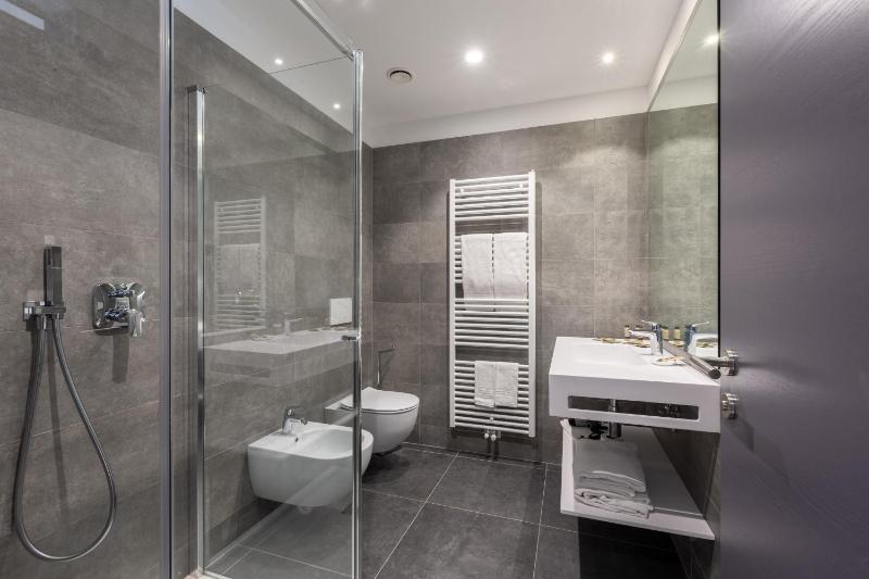 Superior Double or Twin Room with Balcony image 3