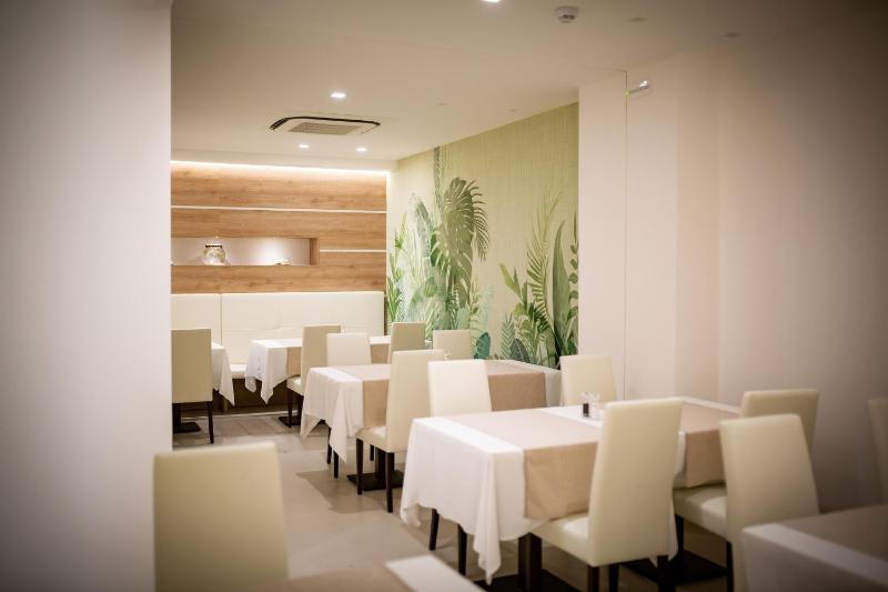 International Beach Hotel - image 22