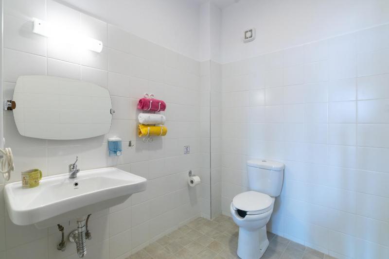 One-Bedroom Apartment with Sea View image 1