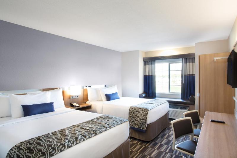 Queen Room with Two Queen Beds - Non-Smoking image 2