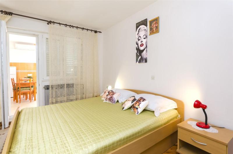 One-Bedroom Apartment image 4