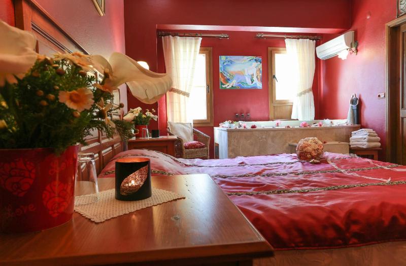 Deluxe Double Room image 2