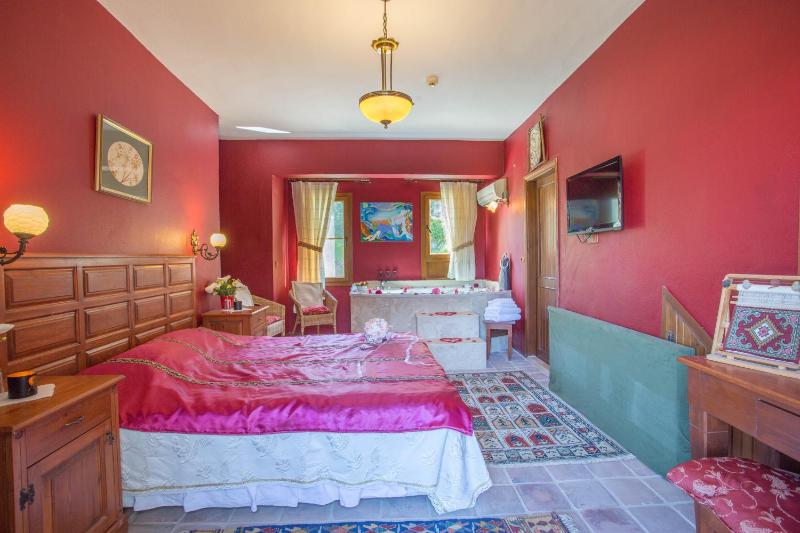 Deluxe Double Room image 3