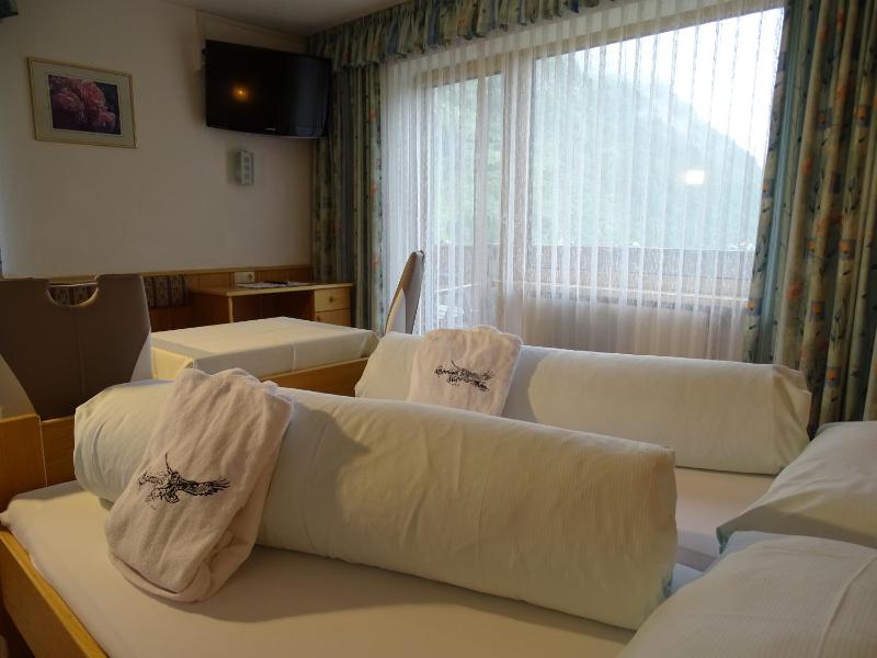 Double Room image 2
