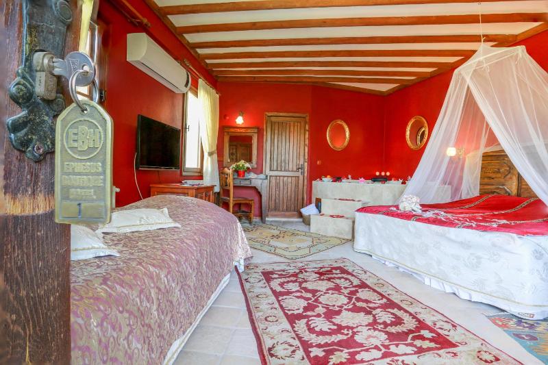 Superior Suite image 2