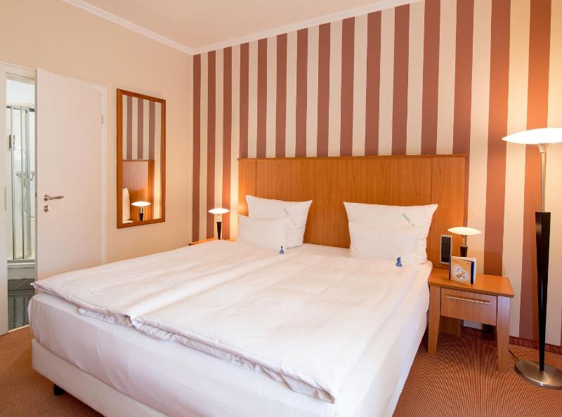 Standard Double Room image 2