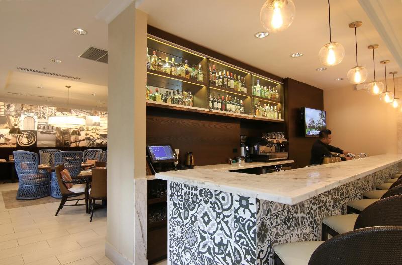 The Executive Hotel - image 15