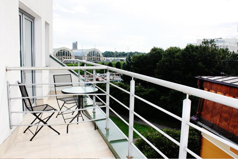Superior Double Room with Balcony image 2