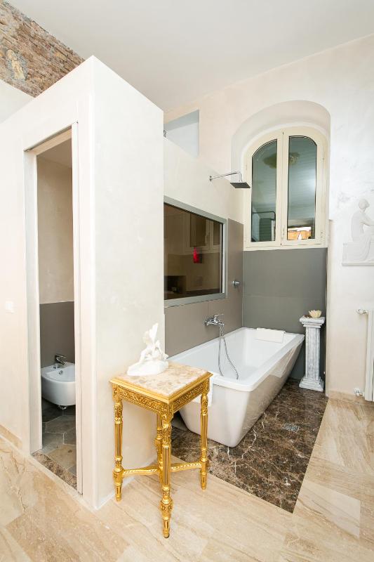 Deluxe Double Room with Bath image 1