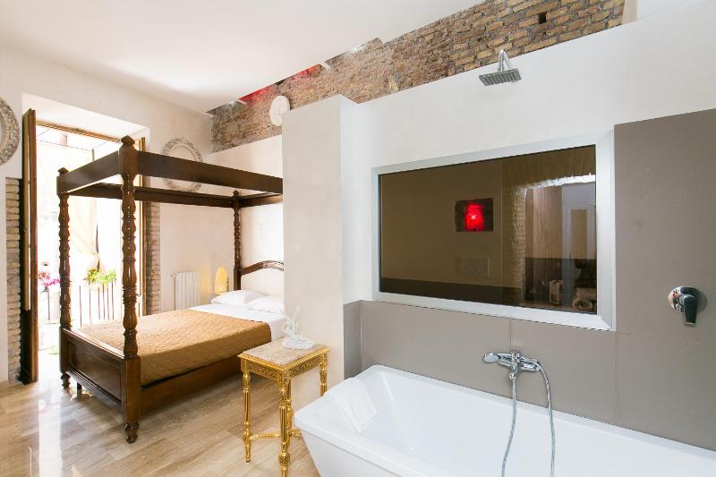Deluxe Double Room with Bath image 2