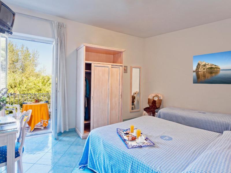 Triple Room with Balcony image 1