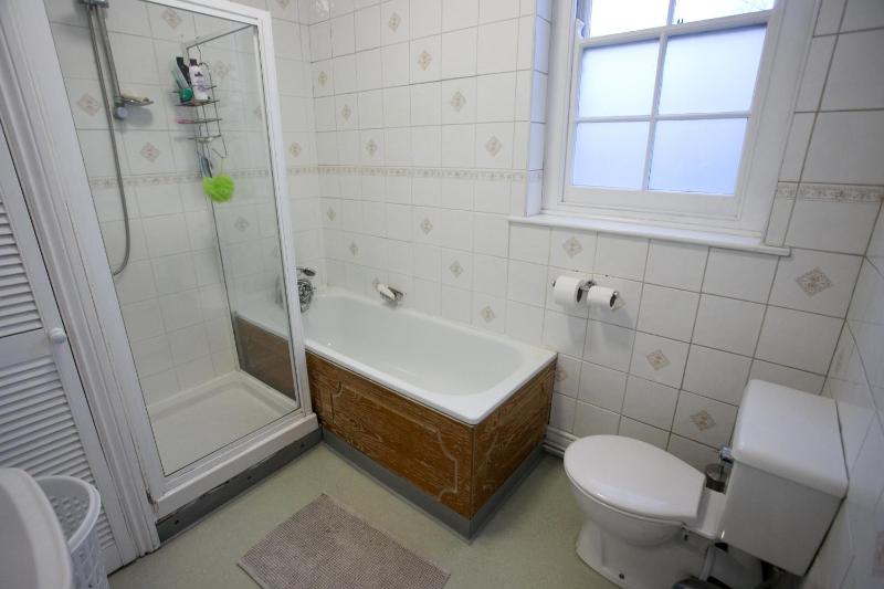 Classic Quadruple Room with Shared Bathroom image 3