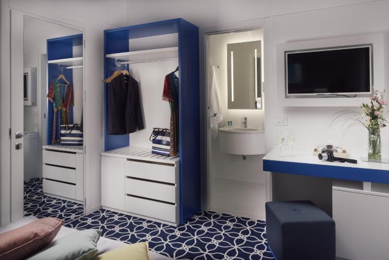 Standard Double Room image 4