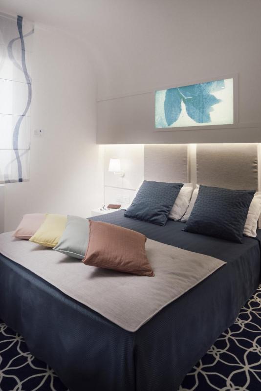 Standard Double Room image 2