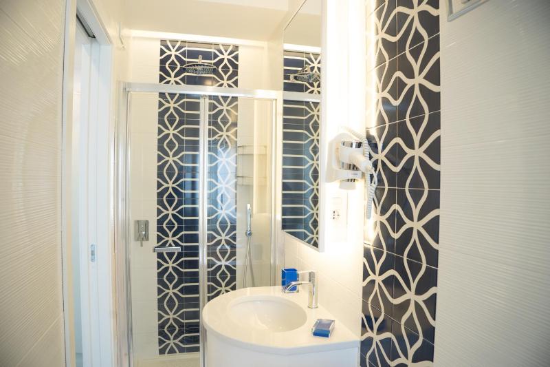 Superior Double Room image 3