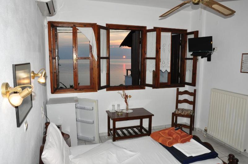 Economy Double Room with Sea View image 1