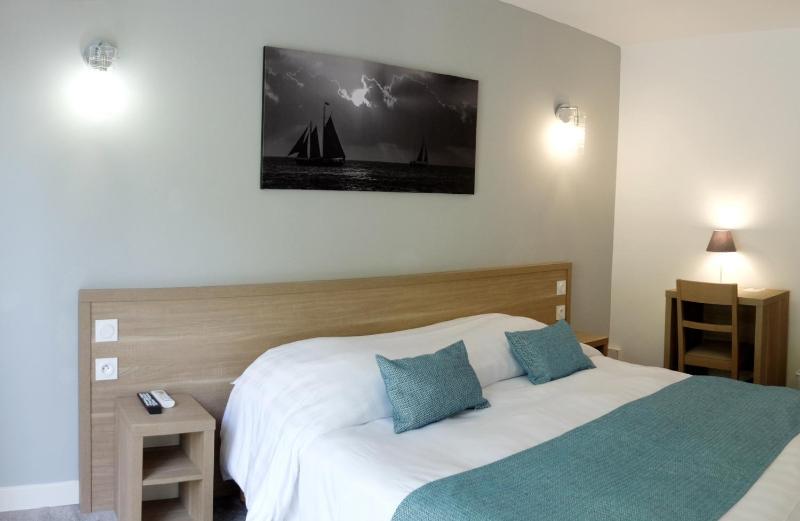 Superior Double Room with Terrace and partial Sea view  image 1