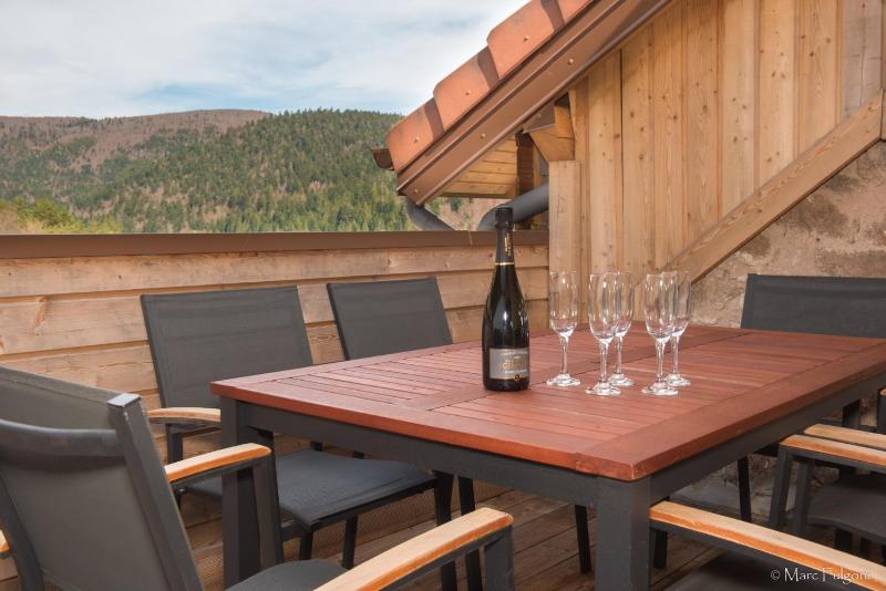 Seven-Bedroom House image 4