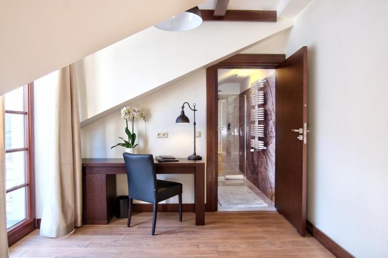Deluxe Double or Twin Room image 2