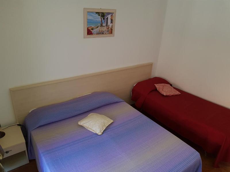 Double Room with Extra Bed image 4