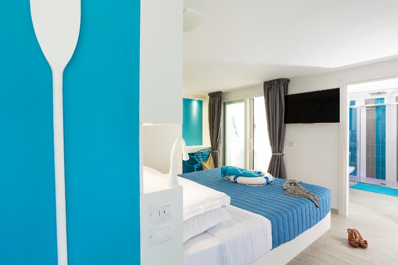 Suite with Pool View image 4