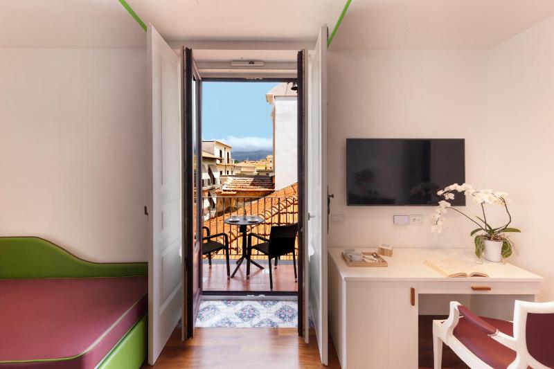 Classic Quadruple Room with Terrace image 4