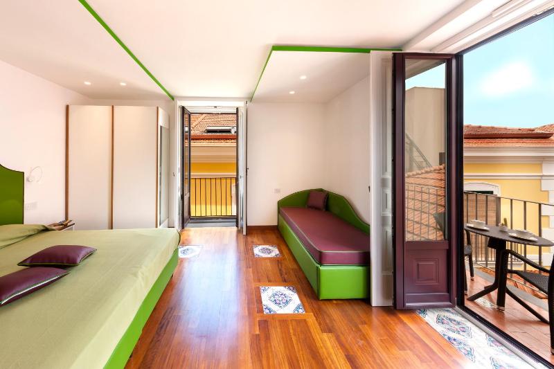 Classic Quadruple Room with Terrace image 2