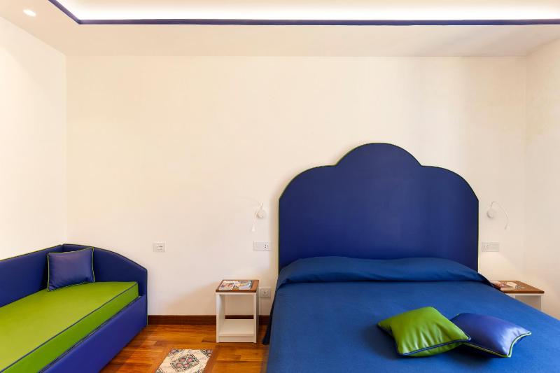 Classic Quadruple Room image 3