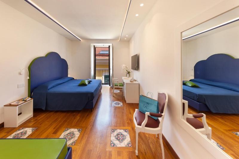 Classic Quadruple Room image 2