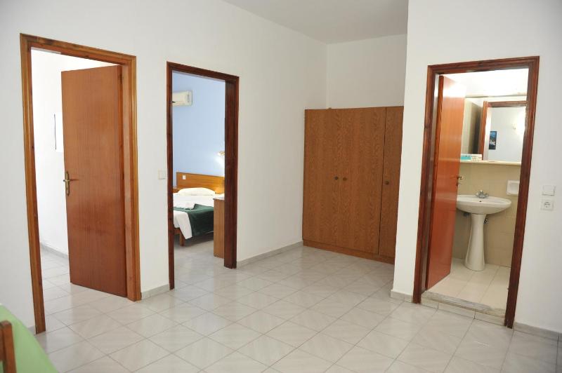 Standard Family Room image 4