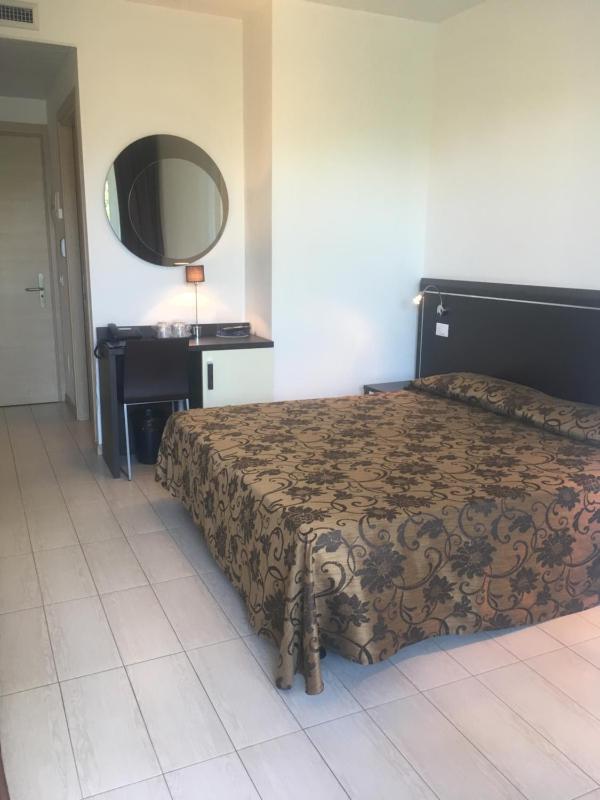 Deluxe Double Room image 1