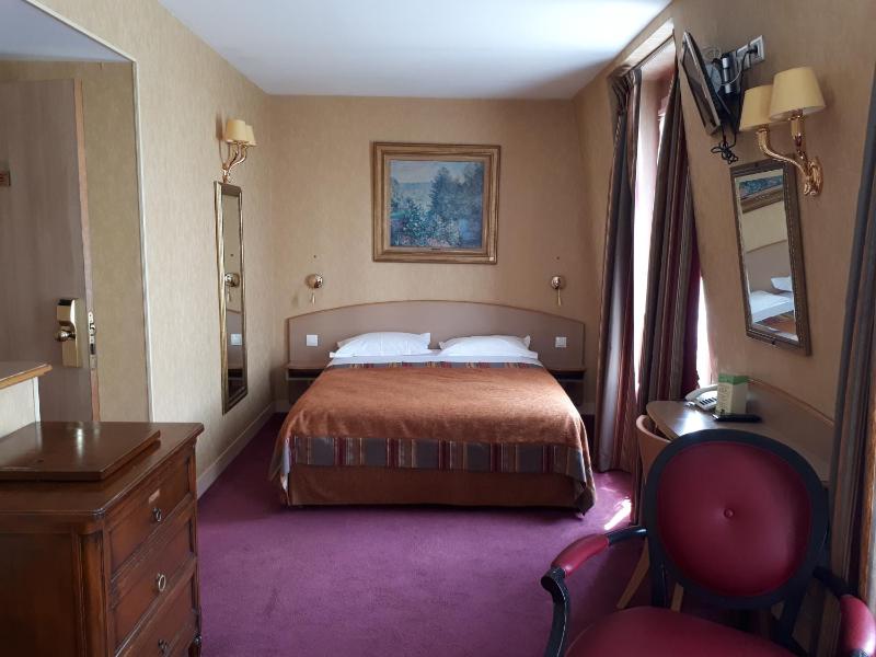 One-Bedroom Suite image 2