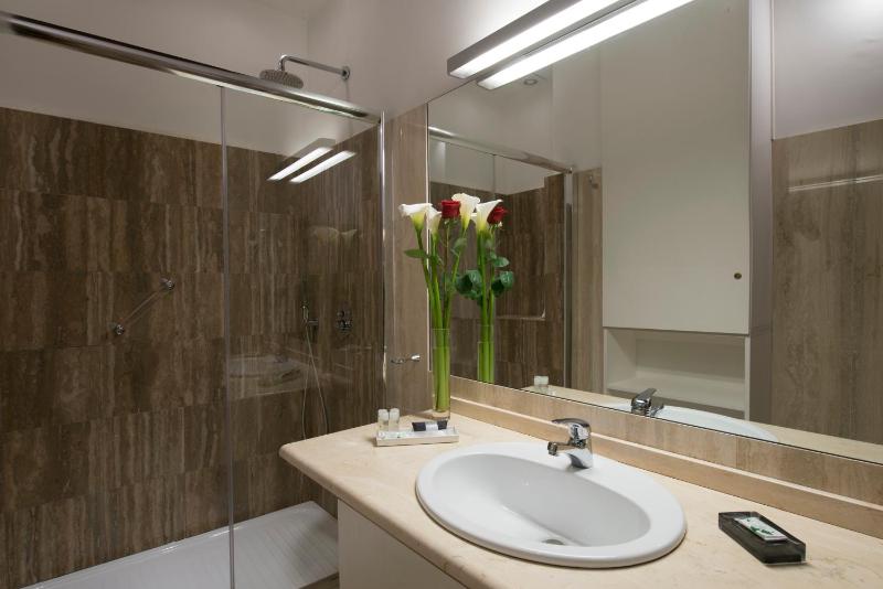 Double or Twin Room with Extra Bed image 2