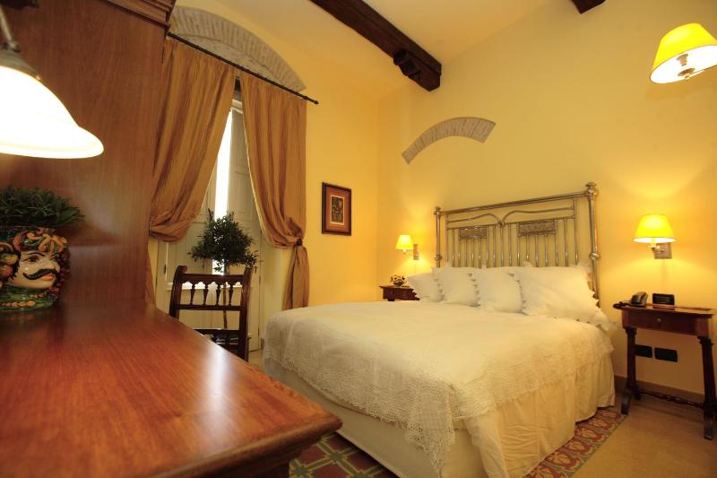 Double Room with Balcony image 2