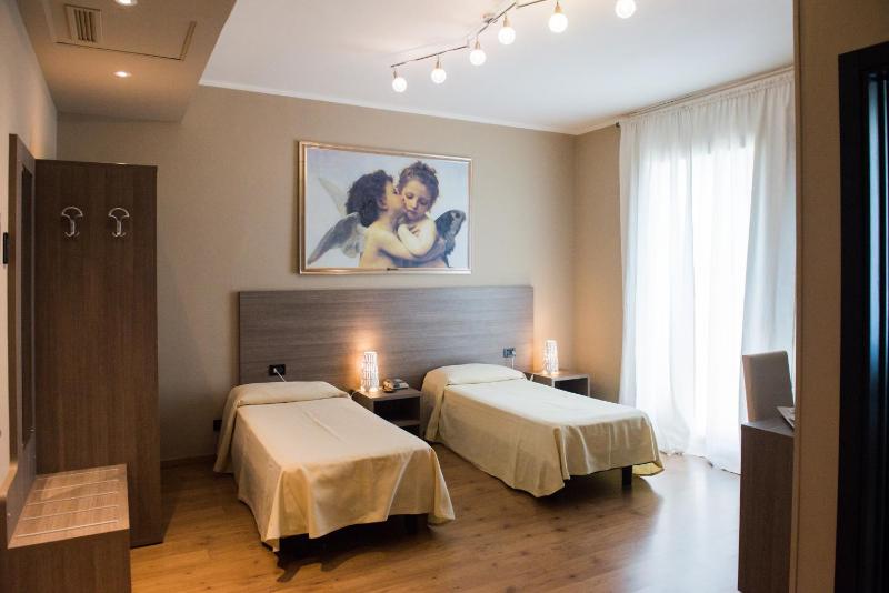 Triple Room image 1
