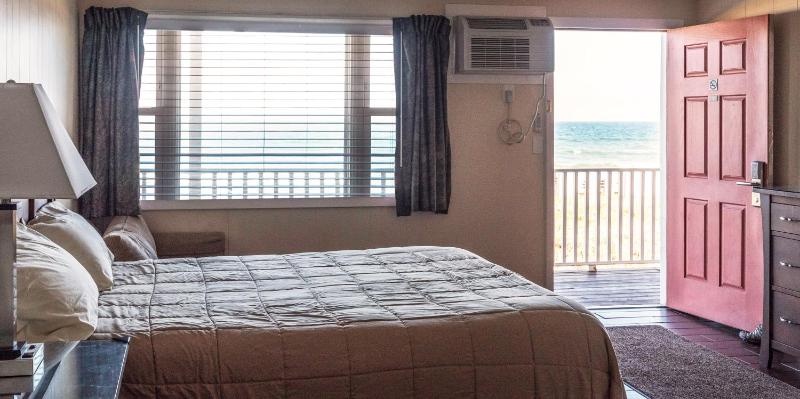 Queen Suite with Sea View image 3