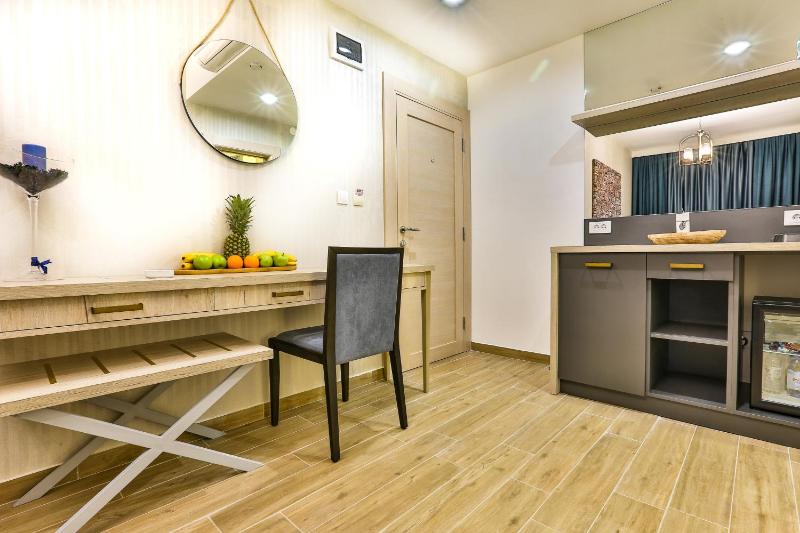 Suite with Balcony image 3