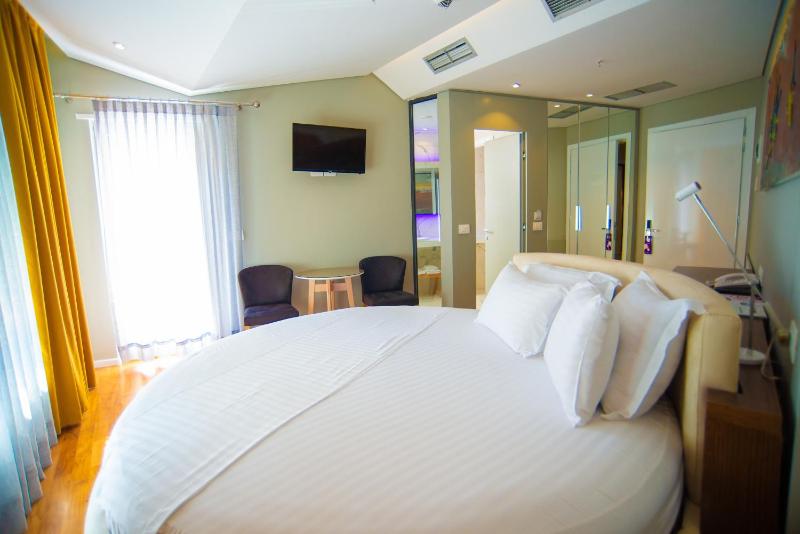 Deluxe Double Room image 4