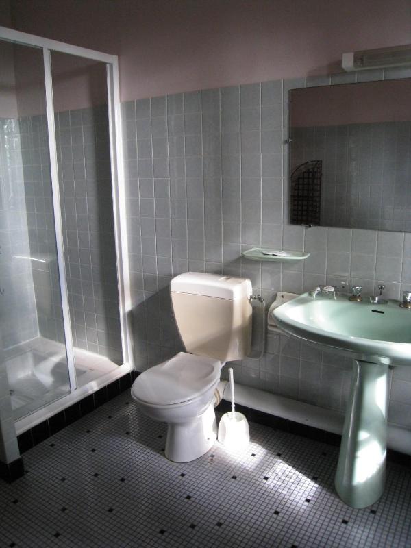 Twin Room image 4
