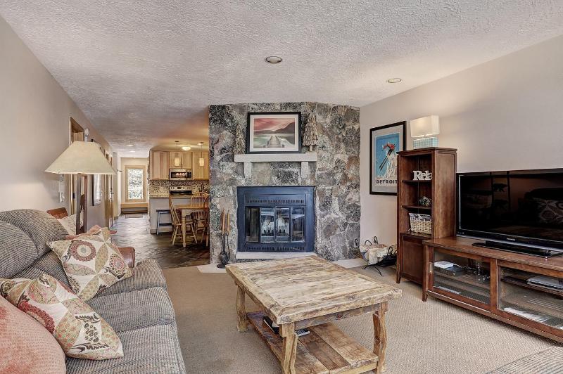 One-Bedroom Apartment image 3