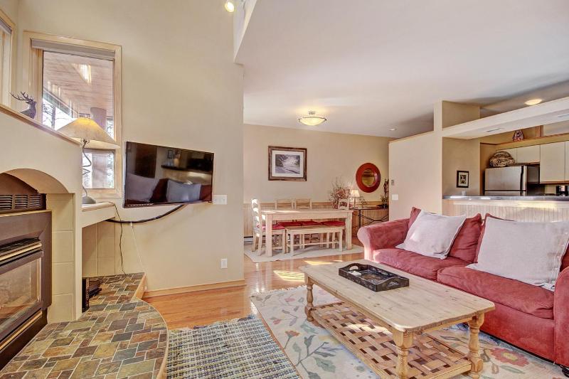 Three-Bedroom Townhouse image 2