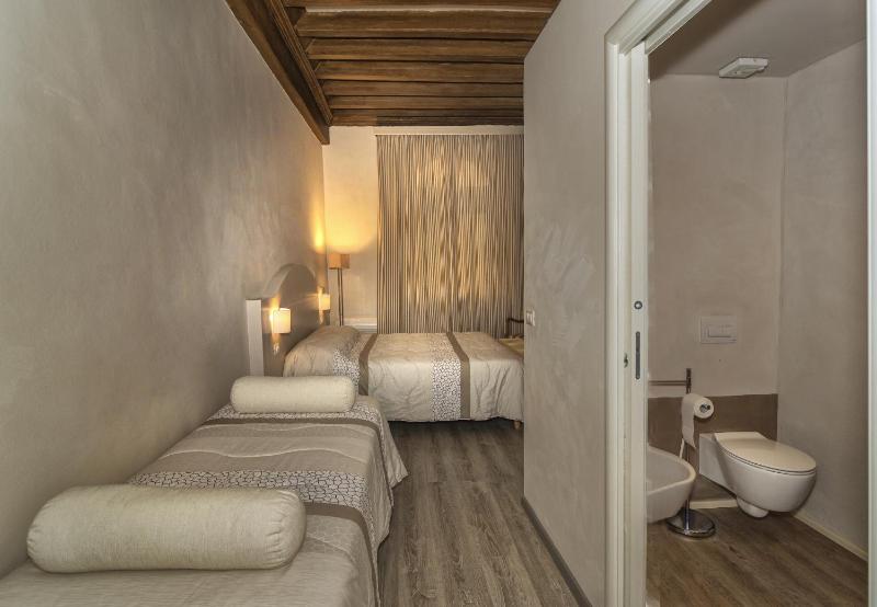 Triple Room image 3