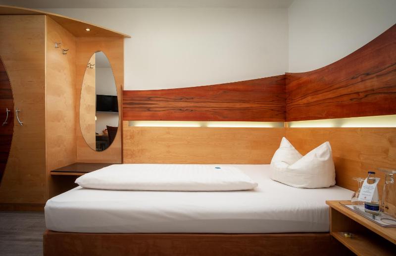 Comfort Single Room image 3