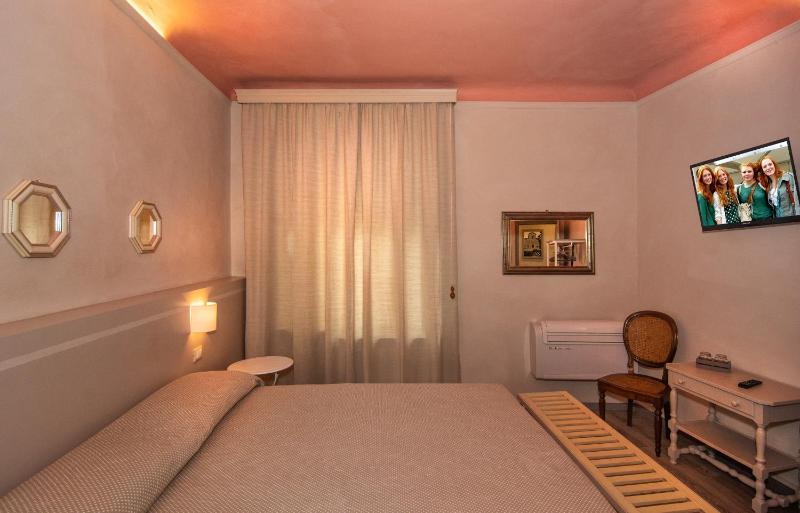Double Room with Private Bathroom image 2