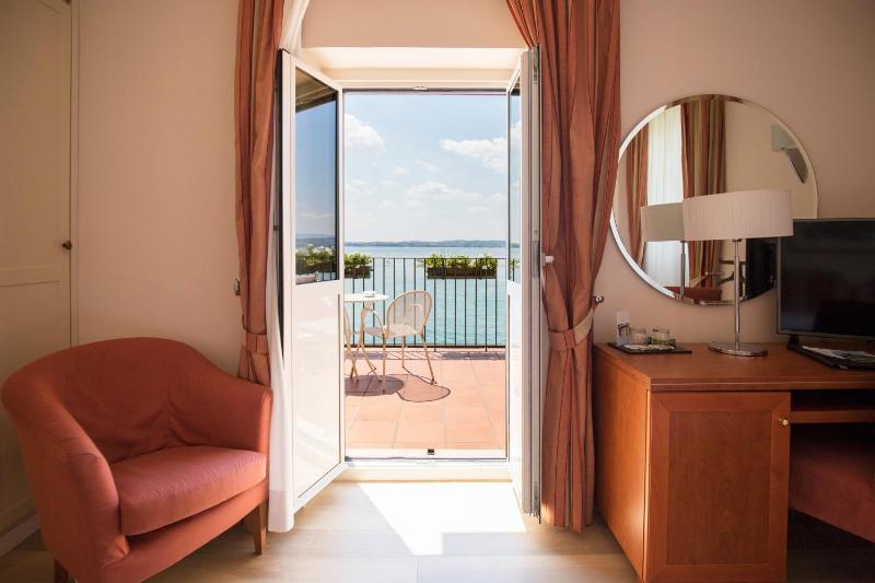 Double Room with Lake View and Balcony and Spa Access image 3