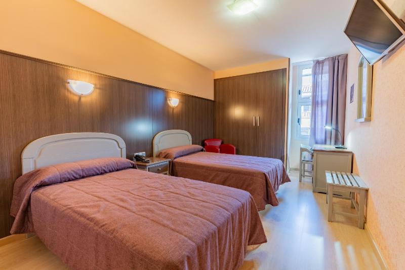 Double or Twin Room image 2