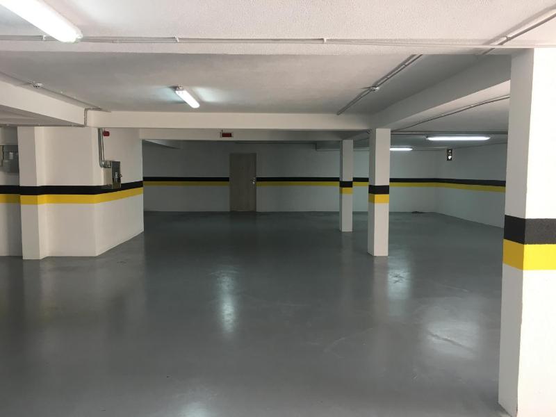 One-Bedroom Apartment image 2